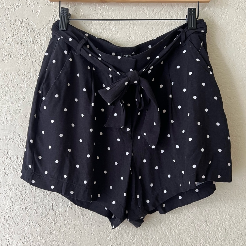 🖤LOFT🤍 Black Polka Dot Shorts with tie. Size 4